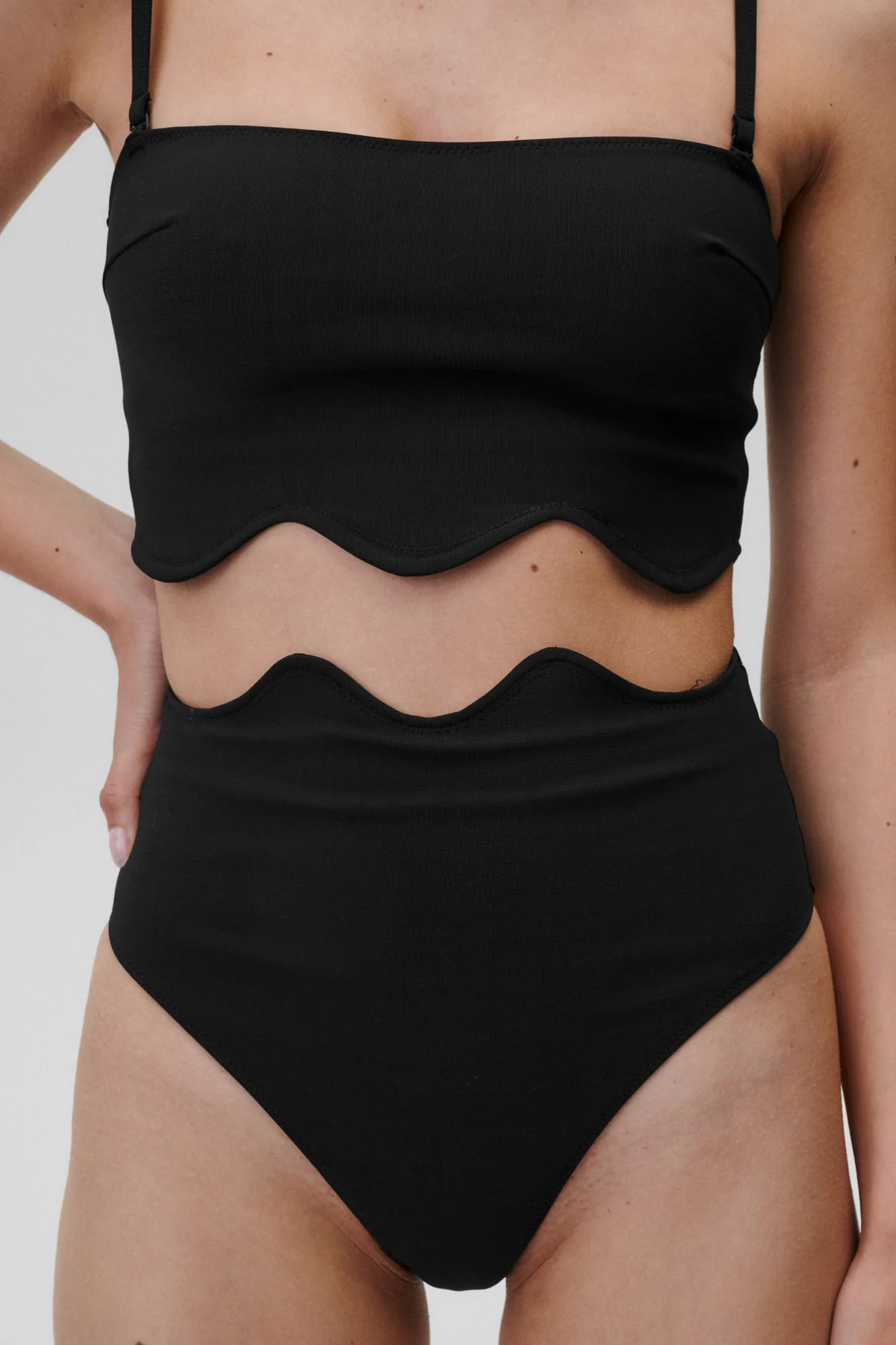 Chic Bikini Top Black - Image 3